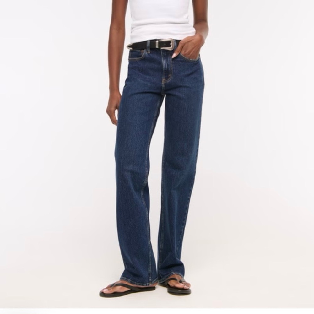 Abercrombie 90s Relaxed jeans in DARK WASH - current season’s style!